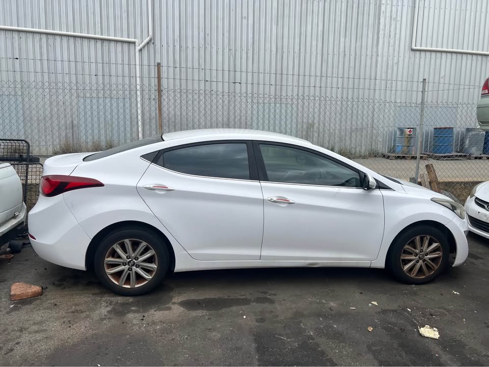 2015-Hyundai-Elantra pickedup